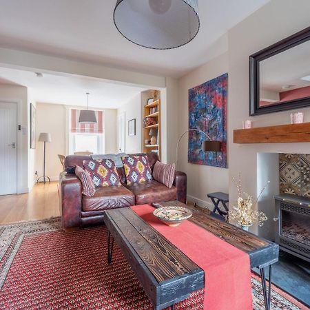 Chic 2-Bedroom Townhouse In Vibrant Abergavenny Exterior photo