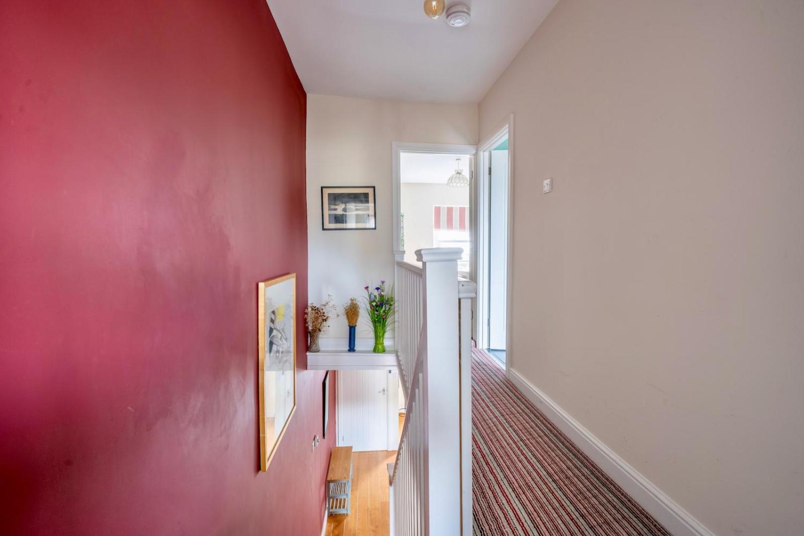Chic 2-Bedroom Townhouse In Vibrant Abergavenny Exterior photo